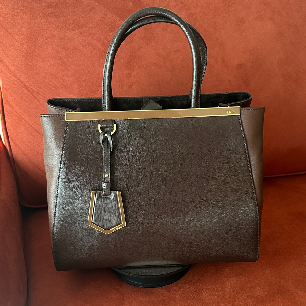 Fendi Leather 2Jours Medium Dark Brown Leather Tote. Top handle.